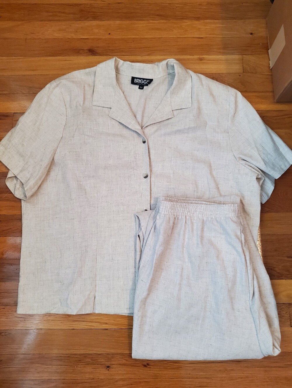 Briggs New York Women's 2 Piece Set - Cream / Beige Top And Pants